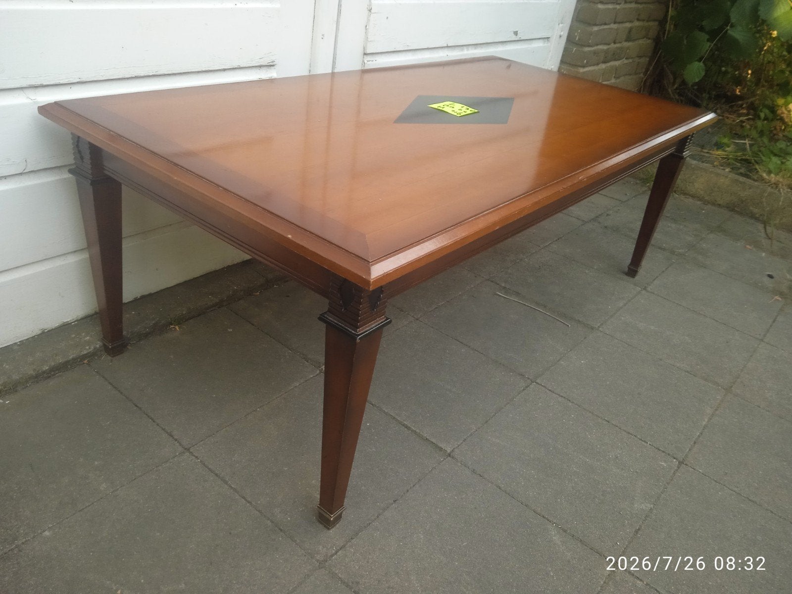 Salontafel met een knipoog naar Schuitema op detailniveau., Ophalen