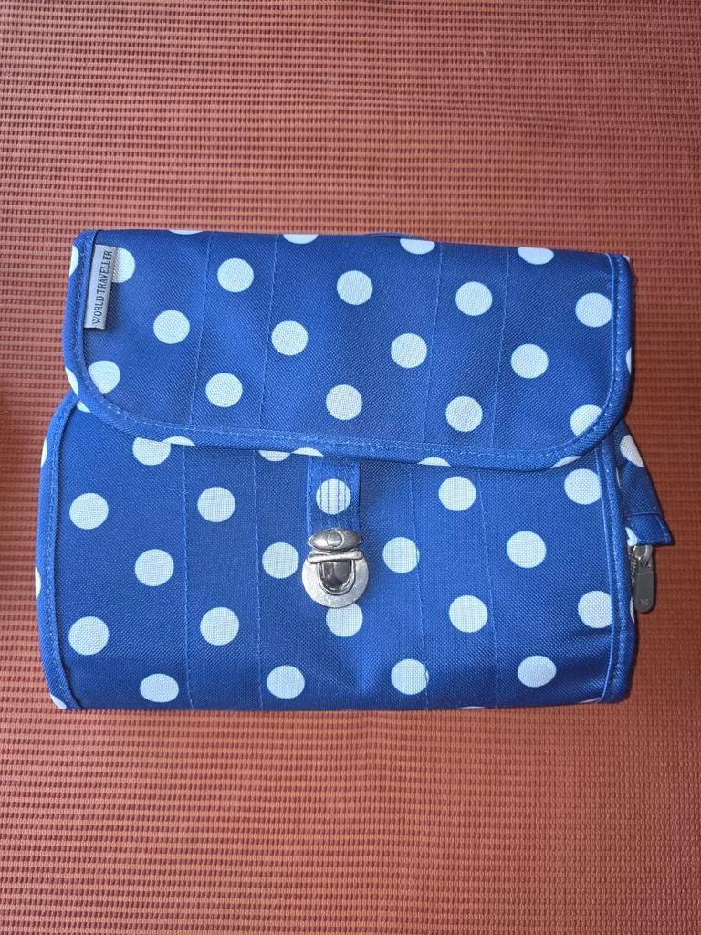 Grande trousse de toilette de voyage, Enlèvement