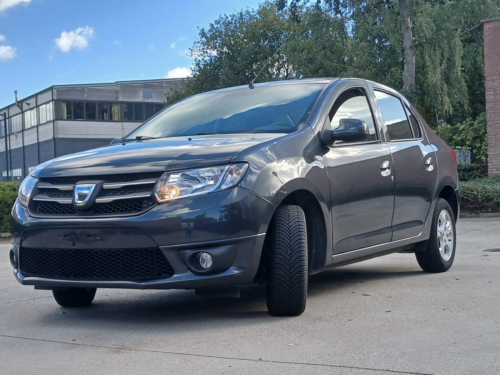 Dacia Logan AUTOMAAT 0.9 benzine 2016 / airco / met keuring, Auto's, Automaat, 898 cc, Stof, Logan