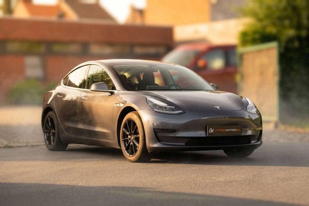 Tesla Model 3 Standard Range Plus | Full Self-Driving | 18, Autos, Tesla, Cuir, Argent ou Gris, Achat, https://public.car-pass.be/vhr/cd658c3a-f169-4fc1-bbf5-ee8465e9f97a