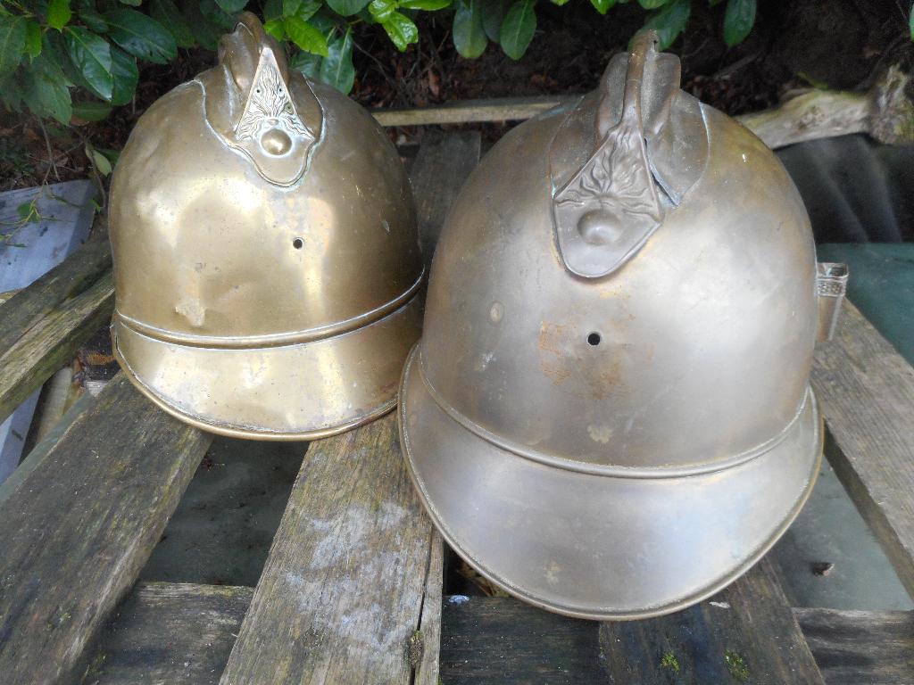 Lot 2 casques pompier soldat du feu laiton cuivre Sapeur, Collections, Envoi