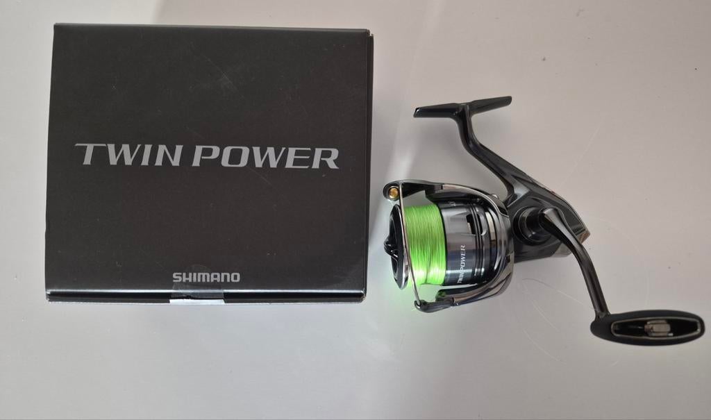 Shimano twinpower fe 4000MHG nieuw model 2 x gebruikt, Enlèvement ou Envoi, Neuf, Moulinet