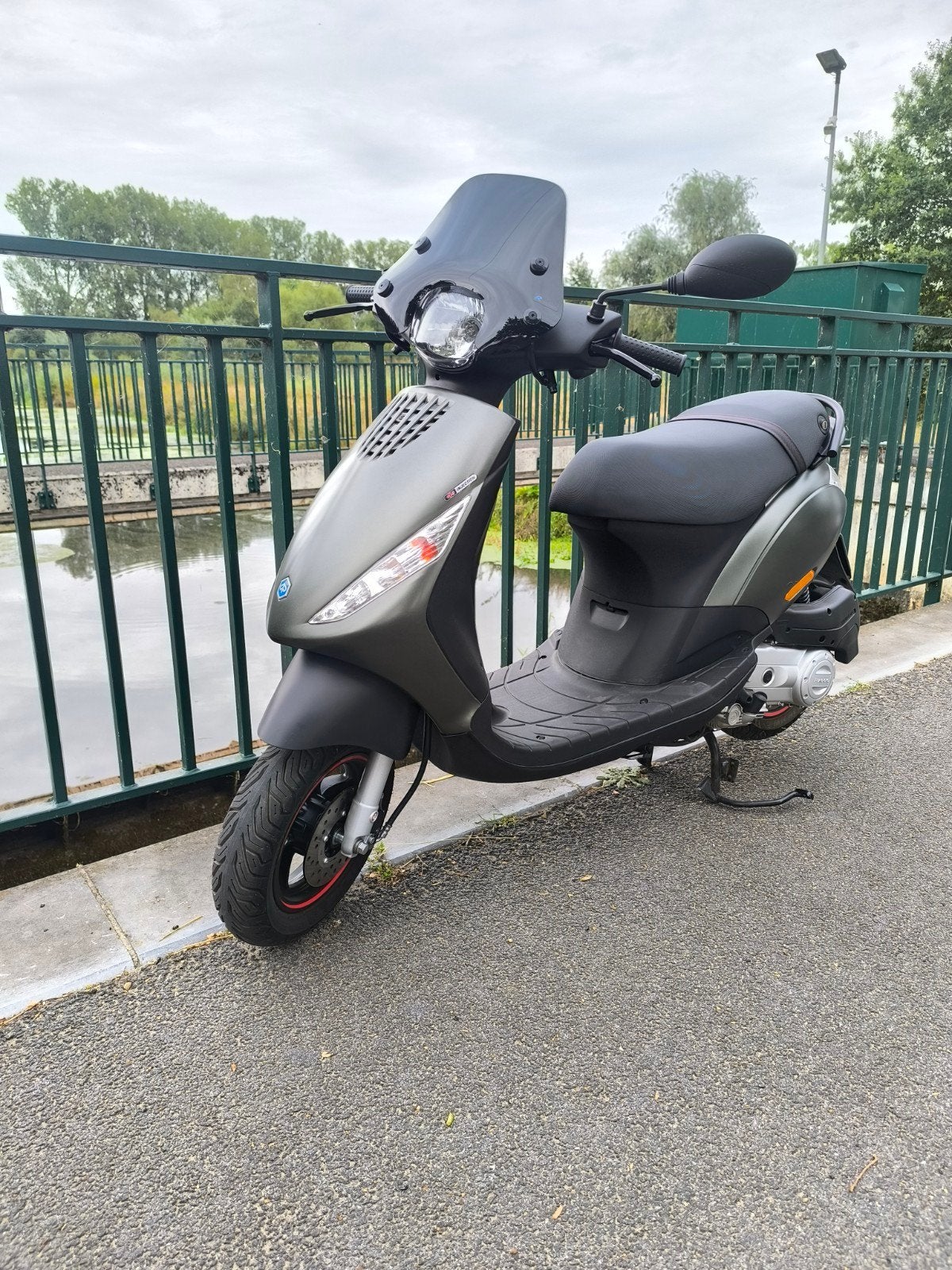 Piaggio Zip euro5 - 2025, Fietsen en Brommers, Scooters | Piaggio, Ophalen, Zip, Benzine, 50 cc