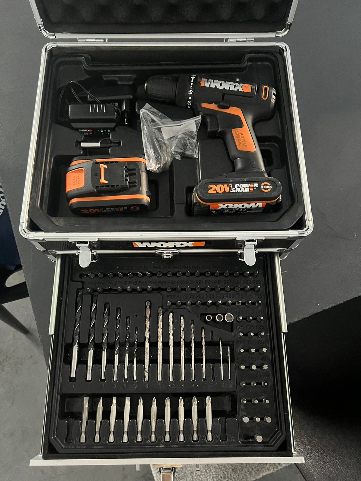 Visseuse-Perceuse WORX WX101 20V + 2 batteries + coffret, Enlèvement, Comme neuf, Perceuse sans fil