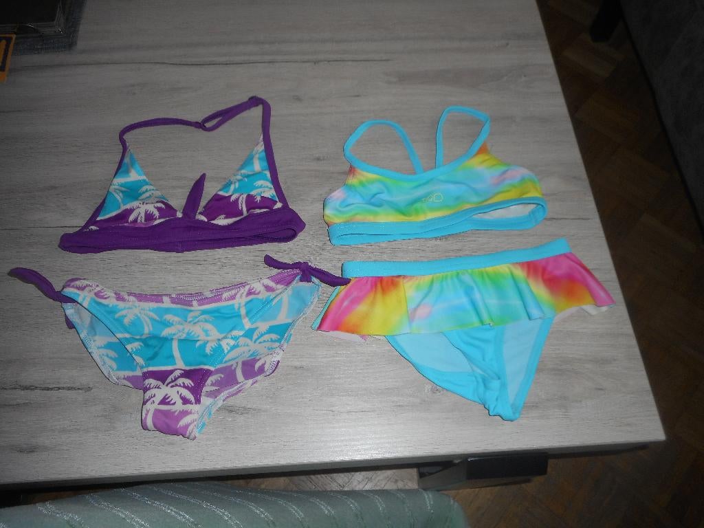 2 bikini's maat 128 - 134, Enfants & Bébés, Maillots de bain pour enfants, Enlèvement ou Envoi, Taille 128, Comme neuf, Ensemble de bikini