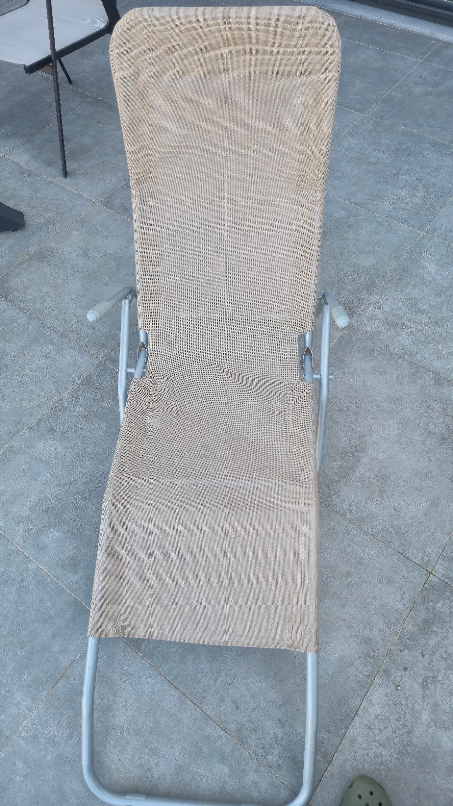 Beige ligstoel, Tuin en Terras, Ligbedden, Ophalen, Zo goed als nieuw, Metaal, Inklapbaar