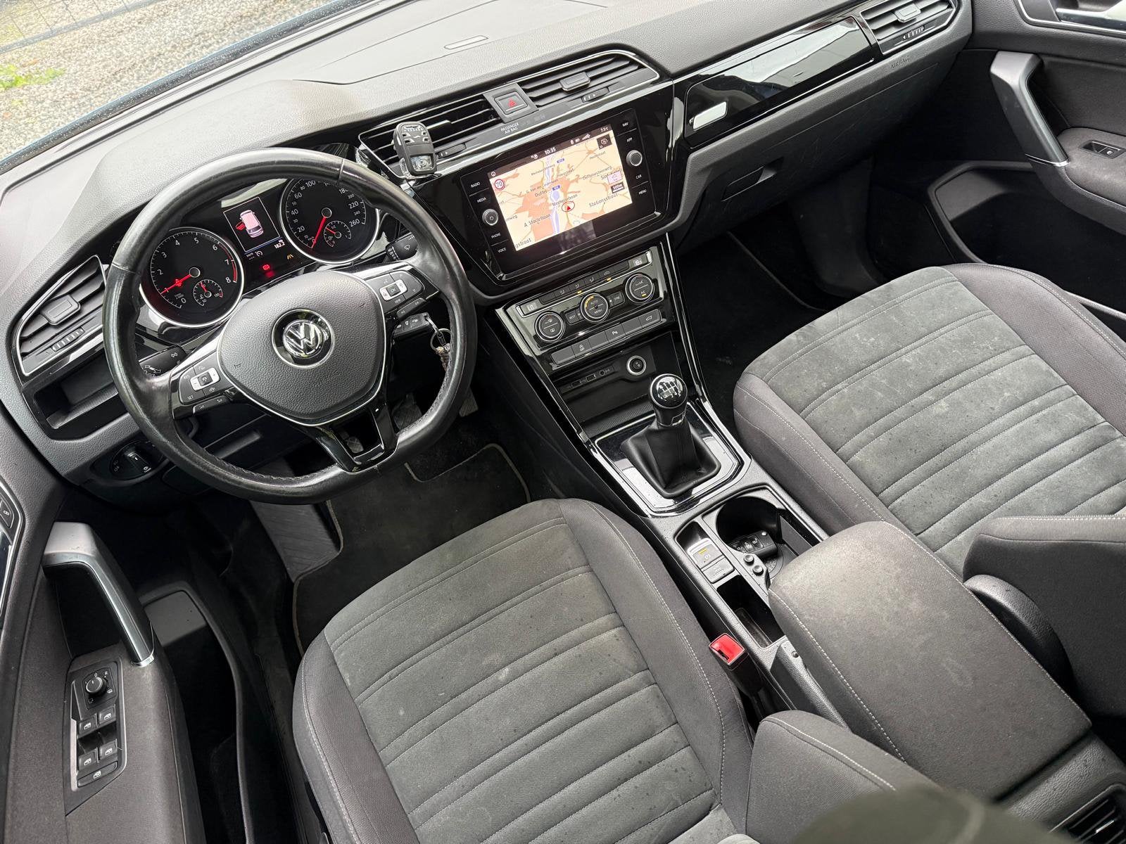 VW Touran 1.0 TSI Benzine - 7 zit / Highline / 2019 / Pano, Achat, Euro 6, Entreprise, Boîte manuelle