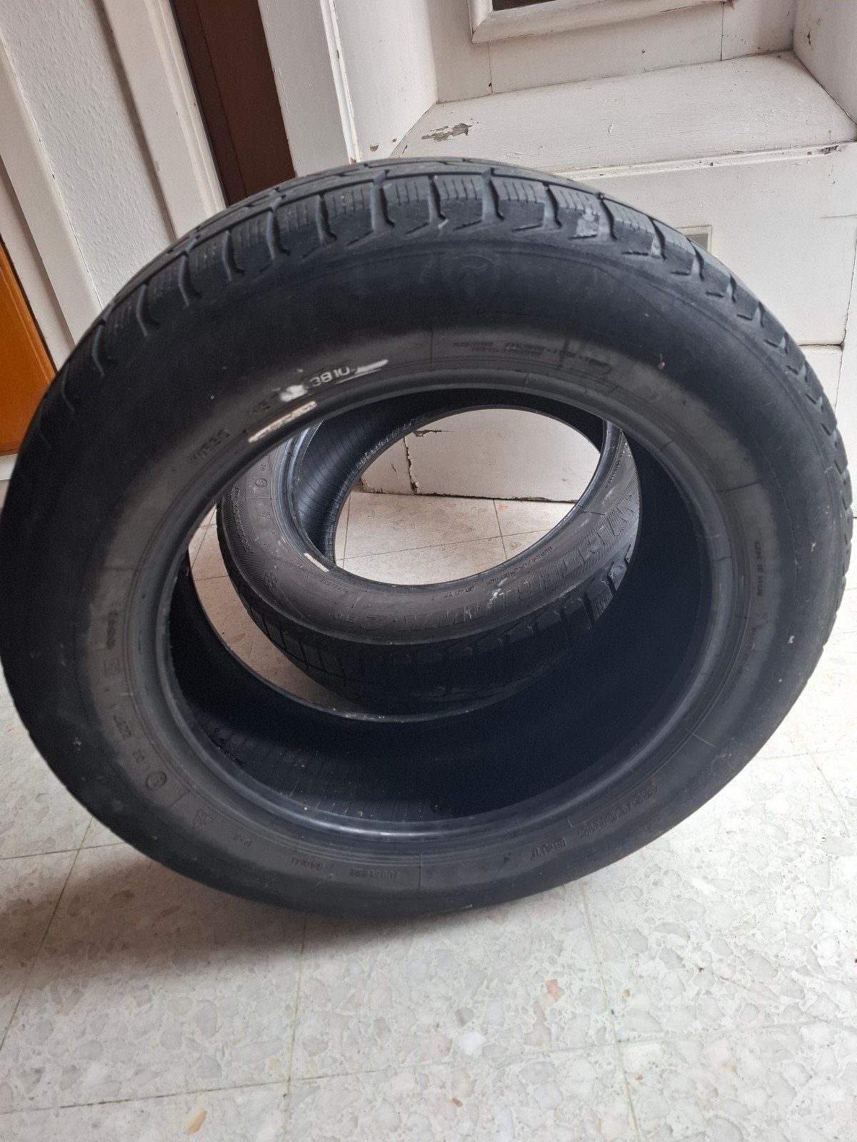 deux pneus bon état a vendre, Enlèvement, Pneu(s)