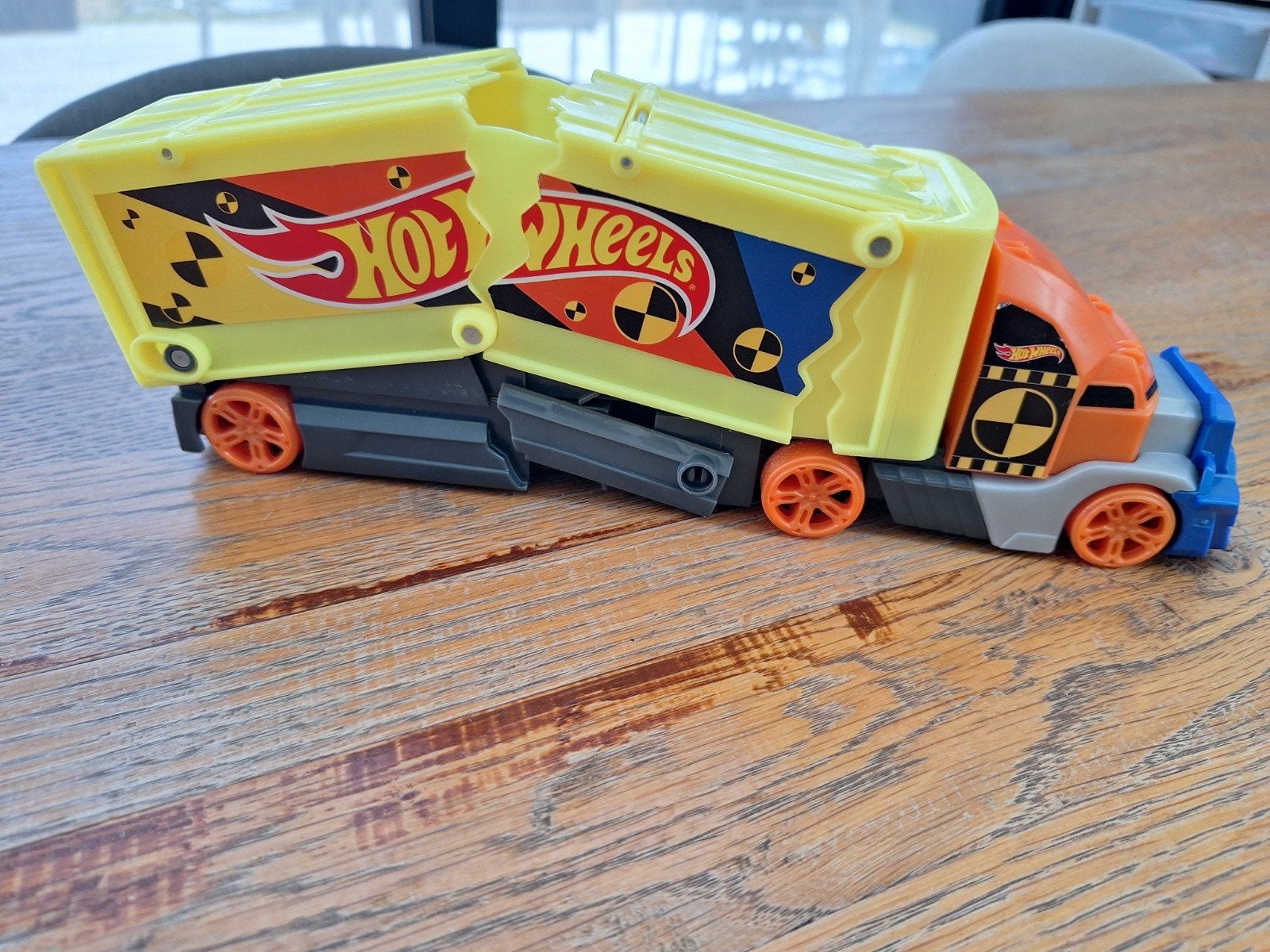 Hot Wheels Truck - auto's vliegen eruit bij botsing, Enlèvement, Comme neuf, Voiture, Autres marques