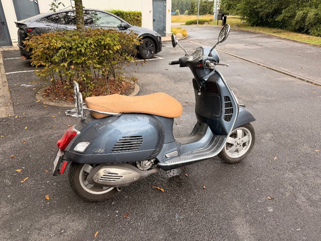 Vespa GTS 300 - 3.032km - BTW Aftrekbaar, Motoren, Scooter, Motorrijbewijs A, Particulier, Meer dan 35 kW