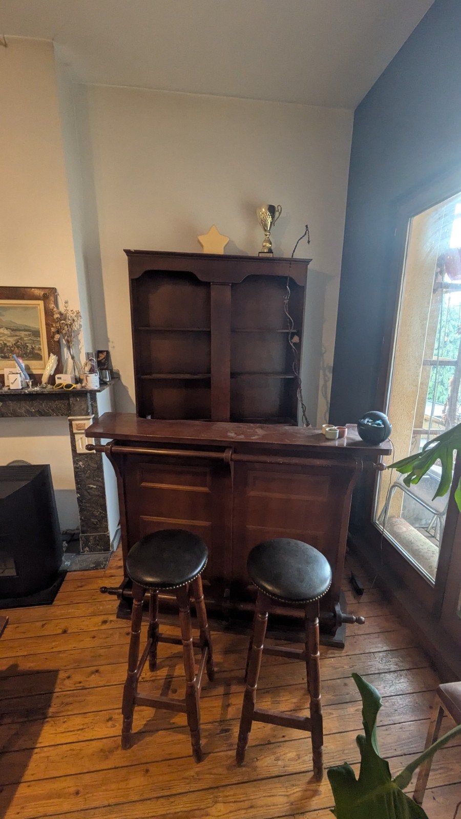 Bar met barkast en stoelen, Huis en Inrichting, Barren, Ophalen, Gebruikt, Inclusief barstoelen