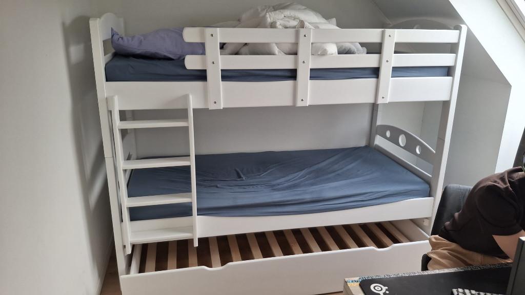 stapelbed met 3 slaapplaatsen, Kinderen en Baby's, Kinderkamer | Stapelbedden en Hoogslapers, Ophalen, Zo goed als nieuw, Stapelbed