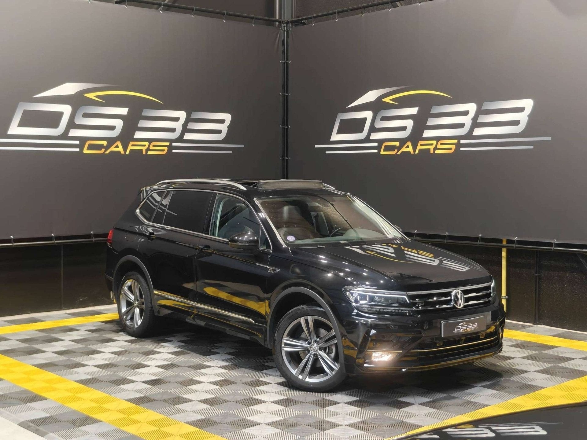 Volkswagen Tiguan Allspace 1.5 TSI R-line 7-zit /19"/Pano/Me, Autos, Volkswagen, Achat, Entreprise, 7 places, Entretenue par le concessionnaire