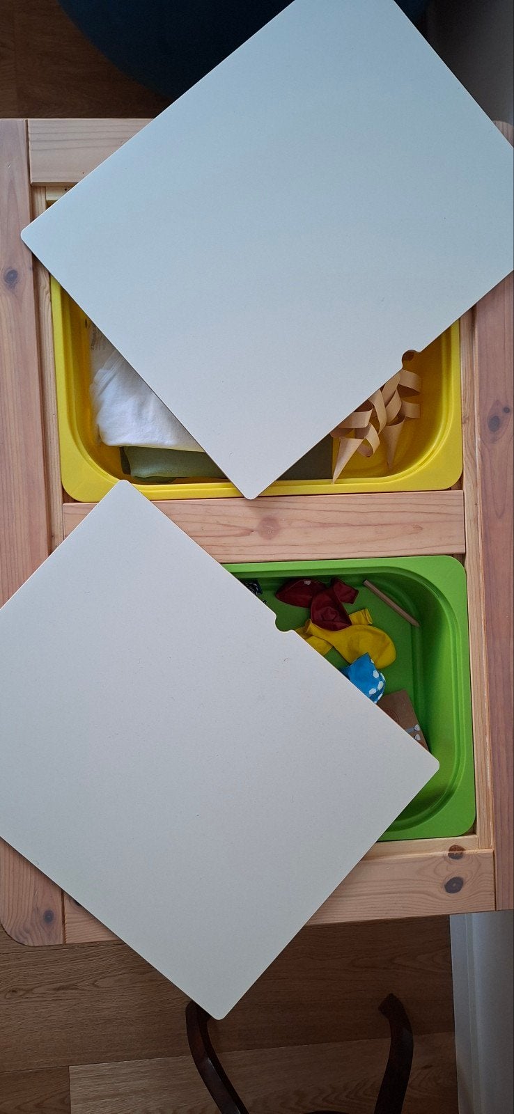 Table pour enfants IKEA FLISAT avec bacs de rangement TROFAS, Hobby & Loisirs créatifs, Enlèvement, Comme neuf