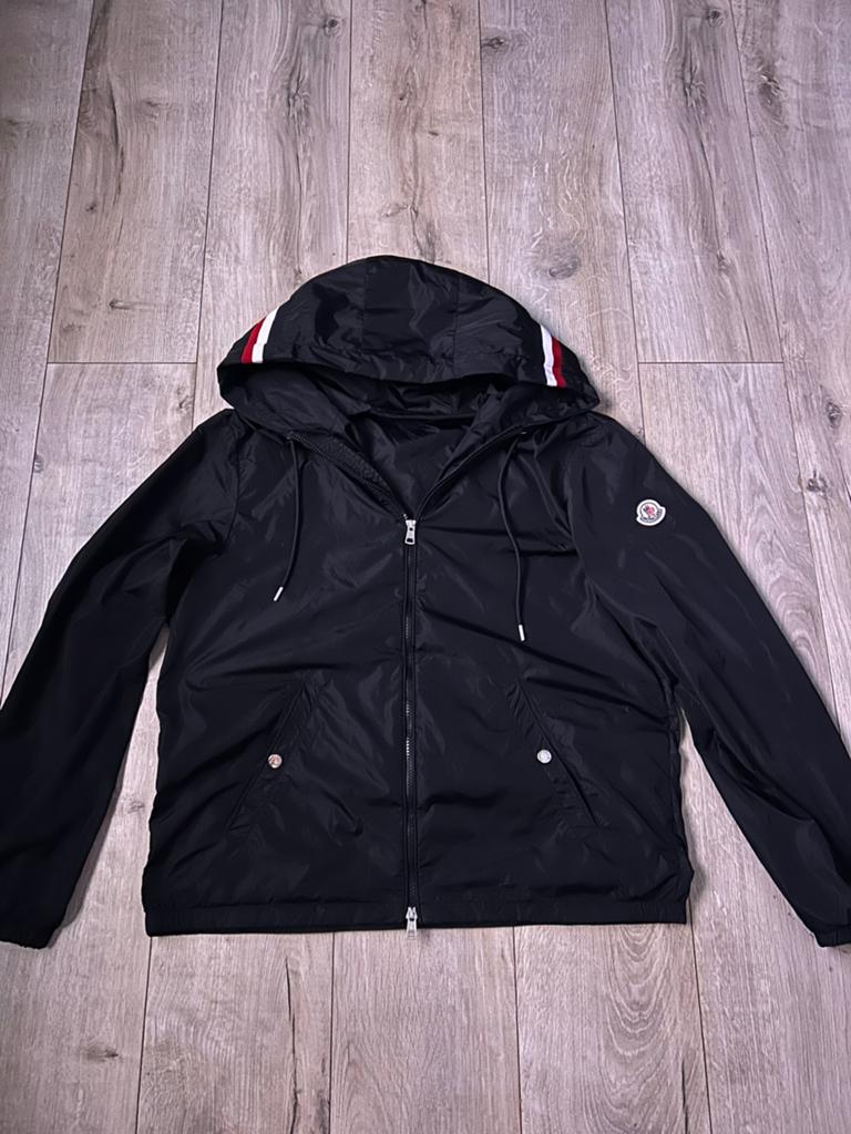 Magnifique veste à capuche Moncler Windbreaker, Enlèvement ou Envoi, Comme neuf, Autres tailles, Noir