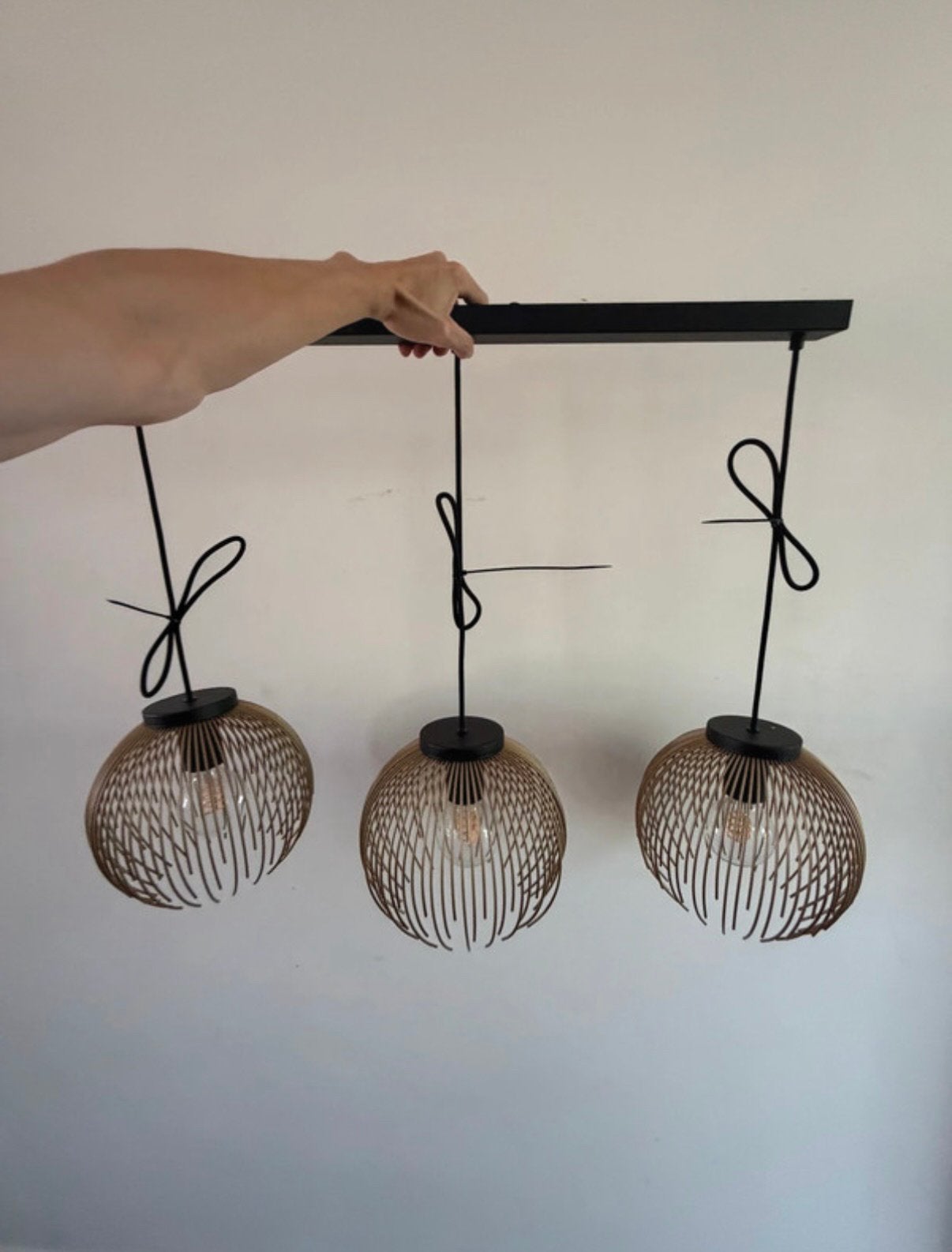 Lampe suspendue à 3 lumières EGLO Venezuela noire et dorée, Enlèvement ou Envoi, Comme neuf, E27 (grand)