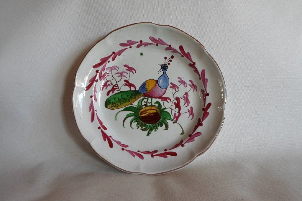 Assiette en faïence des Islettes en forme de paon du XVIIIe, Enlèvement