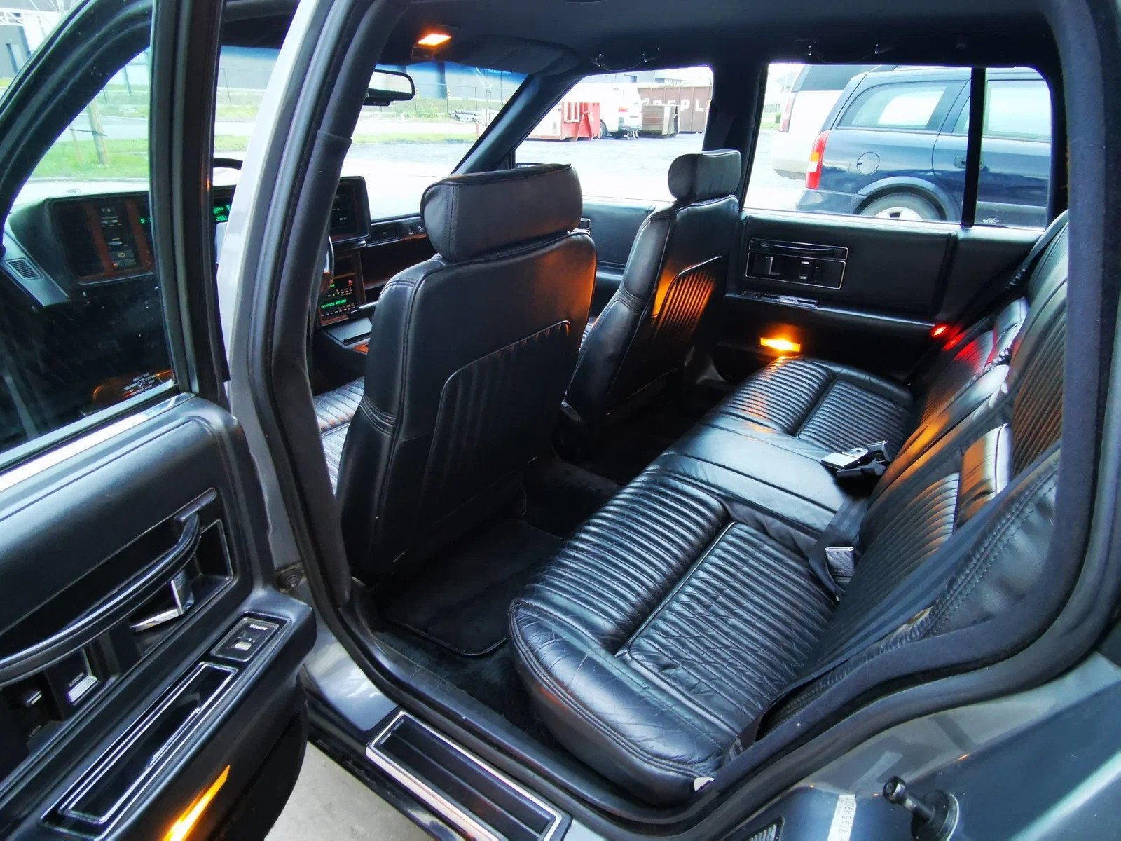 Cadillac Seville sedan (bj 1987, automaat), foto 10