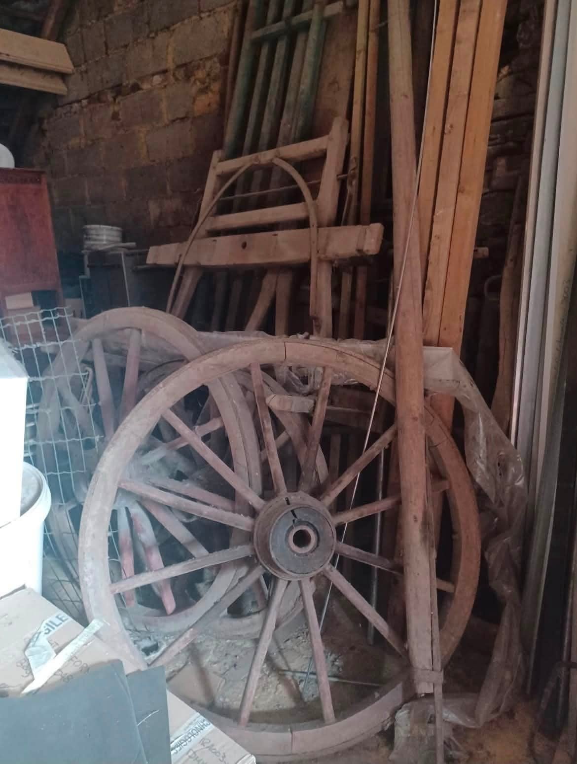 Ancien char foin en bois, Enlèvement