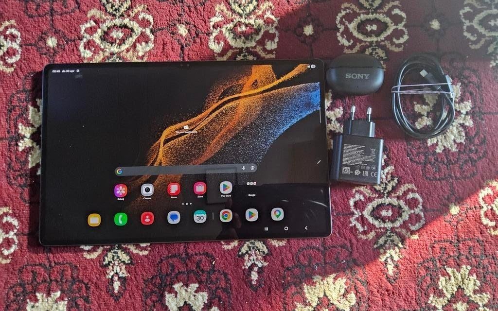 Samsung Galaxy S8 Ultra avec accessoires. Avec écouteurs Son, Enlèvement