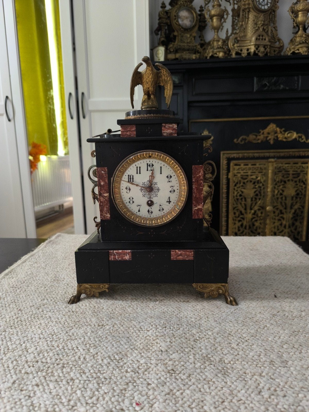 Très belle horloge ; elle fonctionne bien.