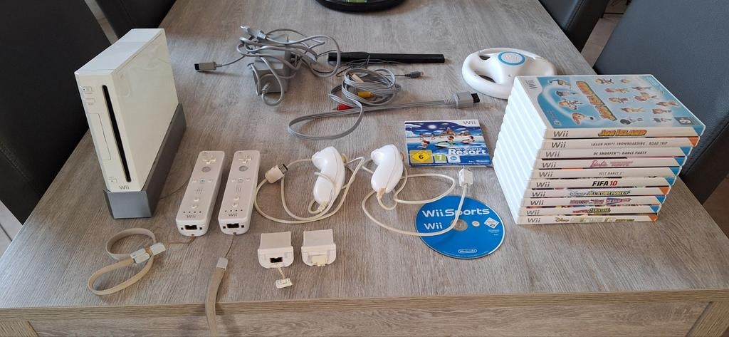 NINTENDO WII FUN SET, Ophalen of Verzenden, Zo goed als nieuw, Met 2 controllers, Met stuurtje