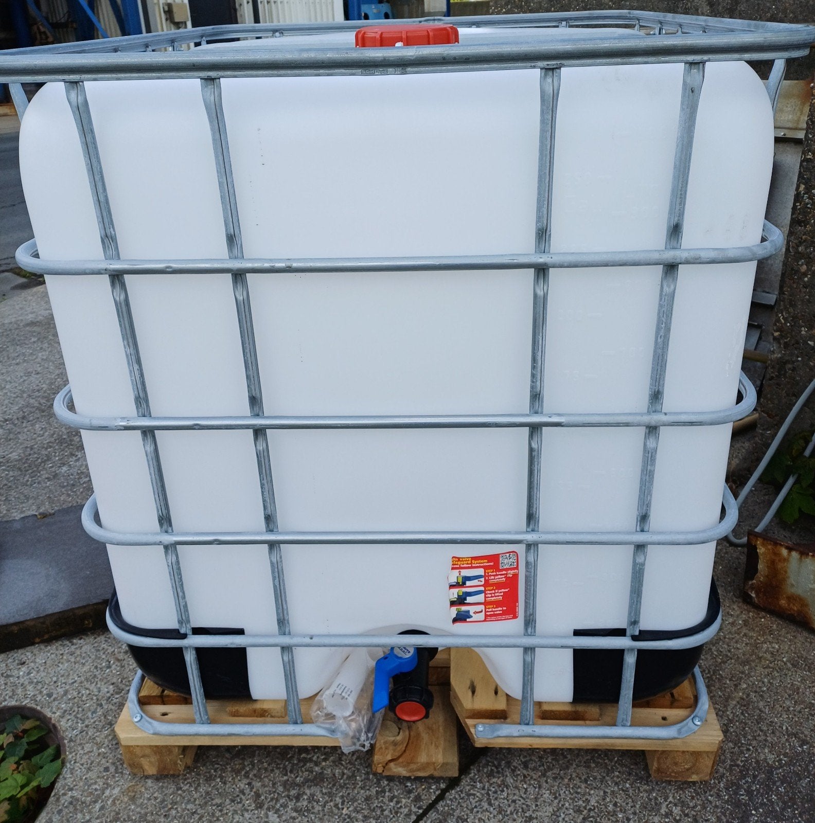 Ibc vat 1000 liter, 150 liter of meer, Ophalen, Zo goed als nieuw, Met kraantje