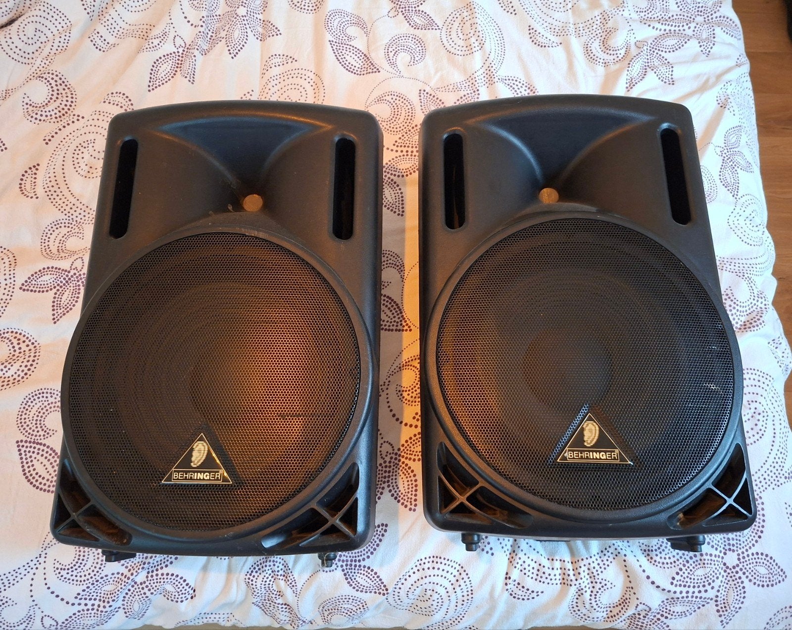 Enceintes Behringer 400 watts amplifiées, Enlèvement, Utilisé, 150 watts ou plus, Enceinte de fête