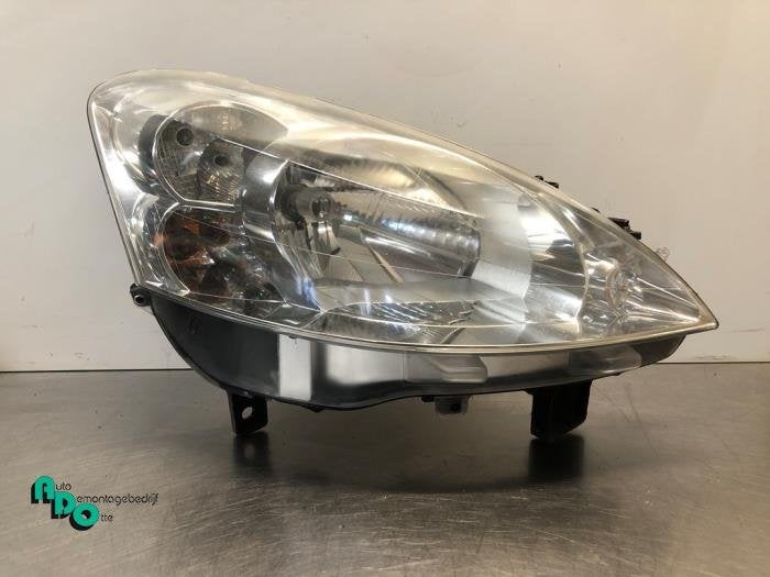 Koplamp rechts van een Peugeot Partner (Partner 08-), Gebruikt, -, -, Ophalen of Verzenden