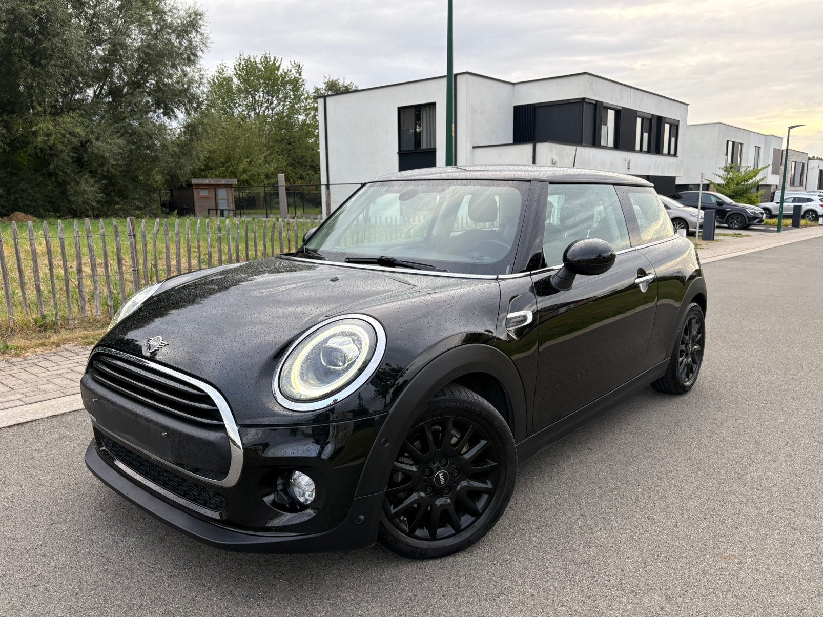 MINI One 1.5 One##41000km#Carplay#Led#dig Airco#Navi#bluetoo, Auto's, Mini, 1498 cc, Euro 6, Zwart, Grijs