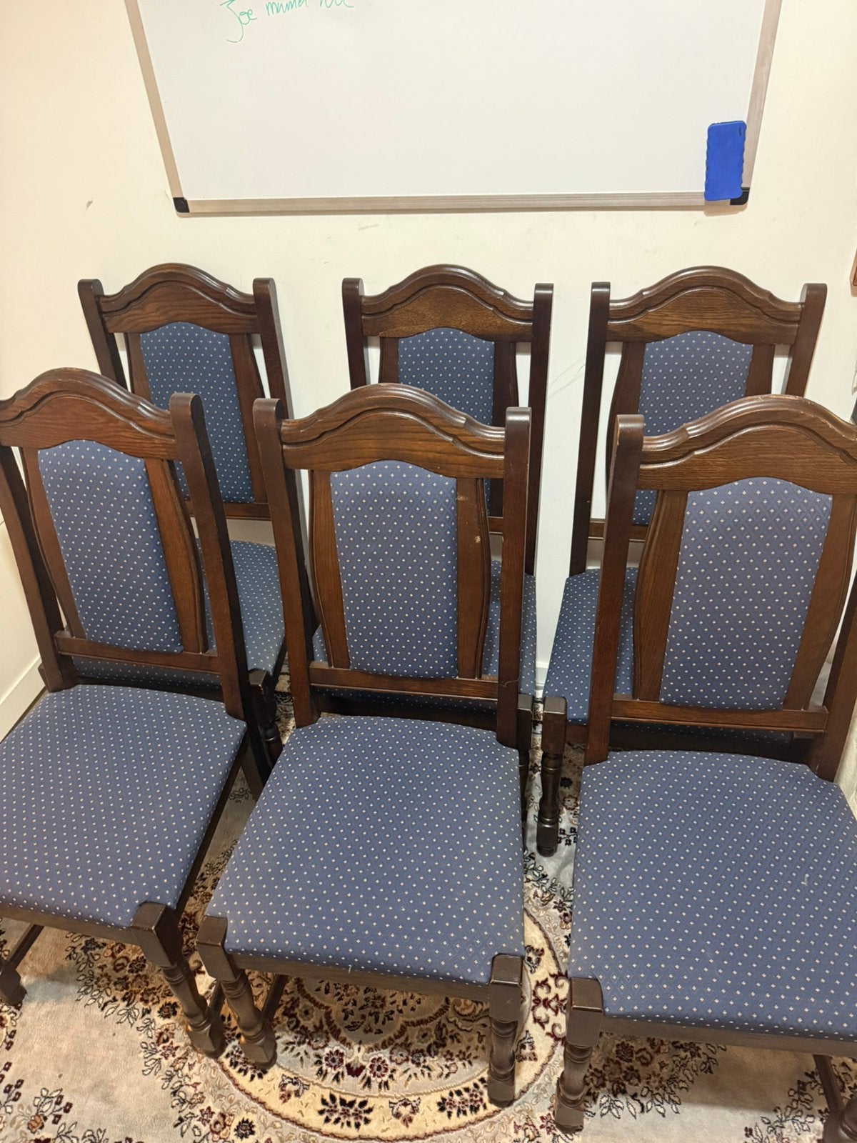 Tafel stoelen, Enlèvement