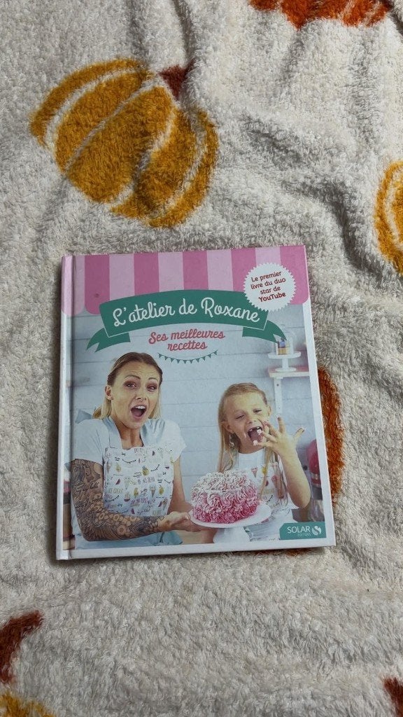 livre de recettes l'atelier de Roxane, Livres, Enlèvement ou Envoi, Comme neuf, Autres régions, Gâteau, Tarte, Pâtisserie et Desserts