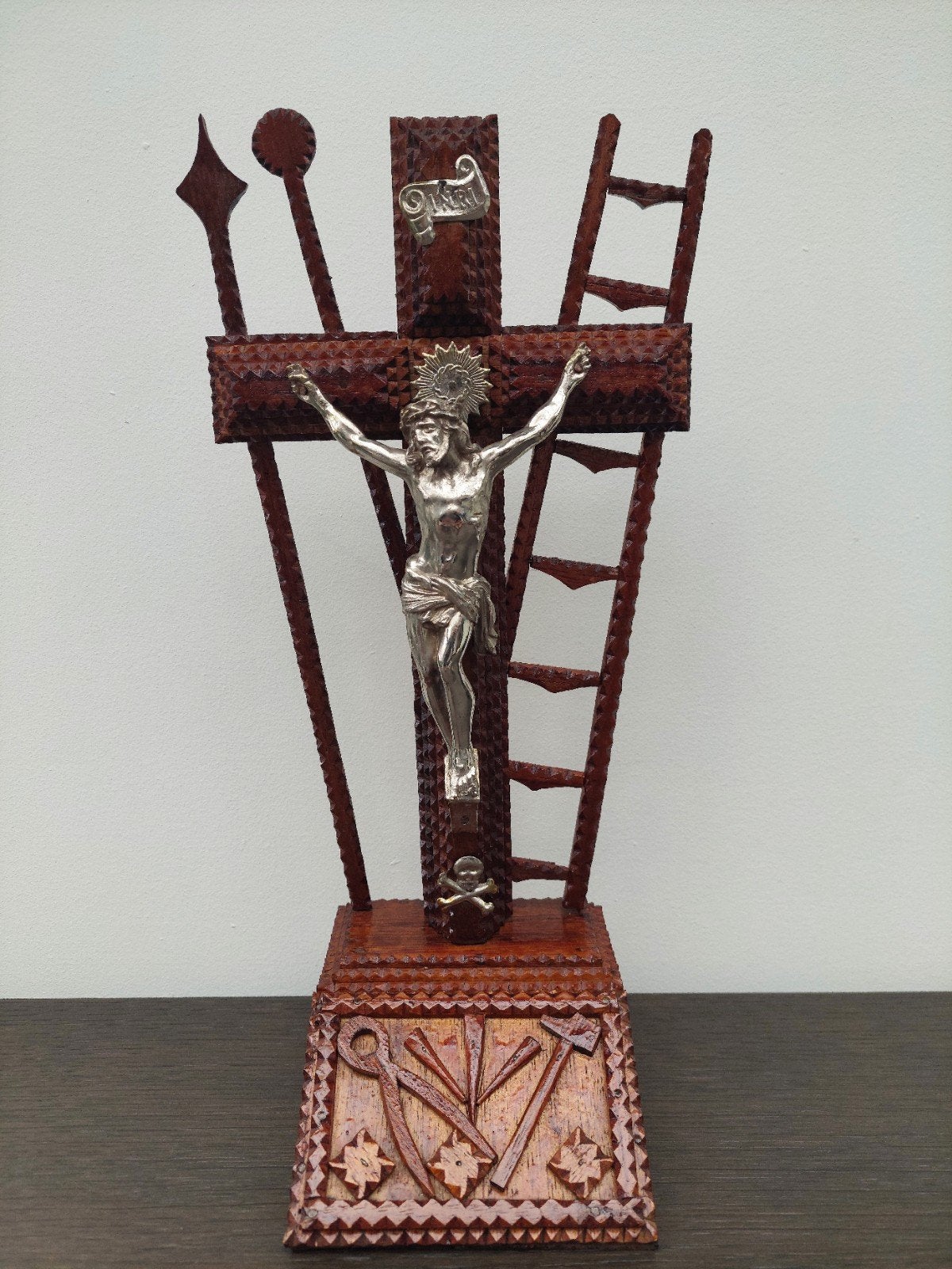 Tramp Art, handgesneden kruisbeeld, perfecte staat,Crucifix., Enlèvement