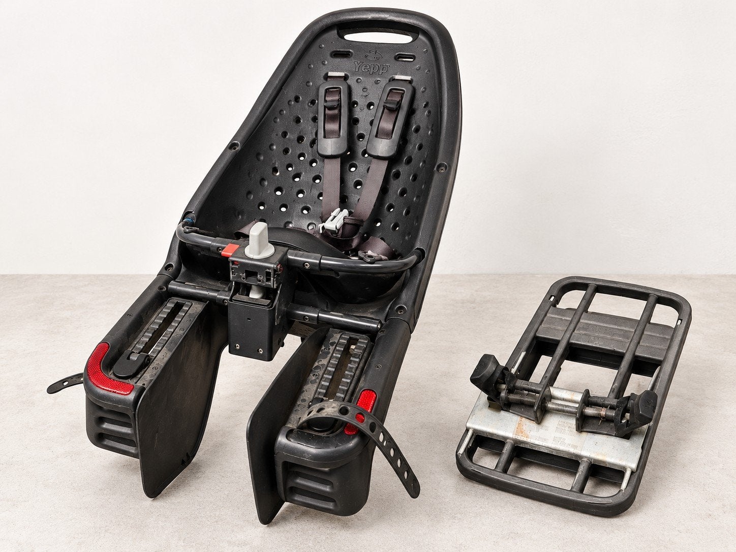 Thule Yepp Maxi EasyFit fietsstoeltje + adapter – zwart – 22, Achterzitje, Yepp (Thule), Ophalen, 15 t/m 25 kg