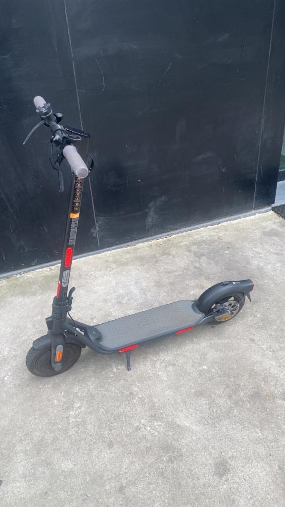 Nine bot, Fietsen en Brommers, Steps, Ophalen, Zo goed als nieuw, Elektrische step (E-scooter), Ninebot