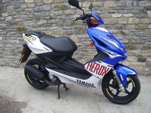 Yamaha Aerox of MBK Booster gezocht A KLASSE, Fietsen en Brommers, Scooters | Yamaha, Ophalen, Zo goed als nieuw, Aerox