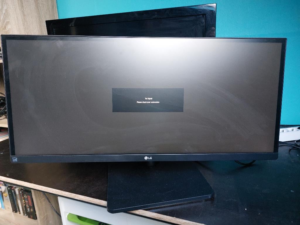 ÉCRAN LG + CLAVIER, HD, HDMI, 61 à 100 Hz, Comme neuf