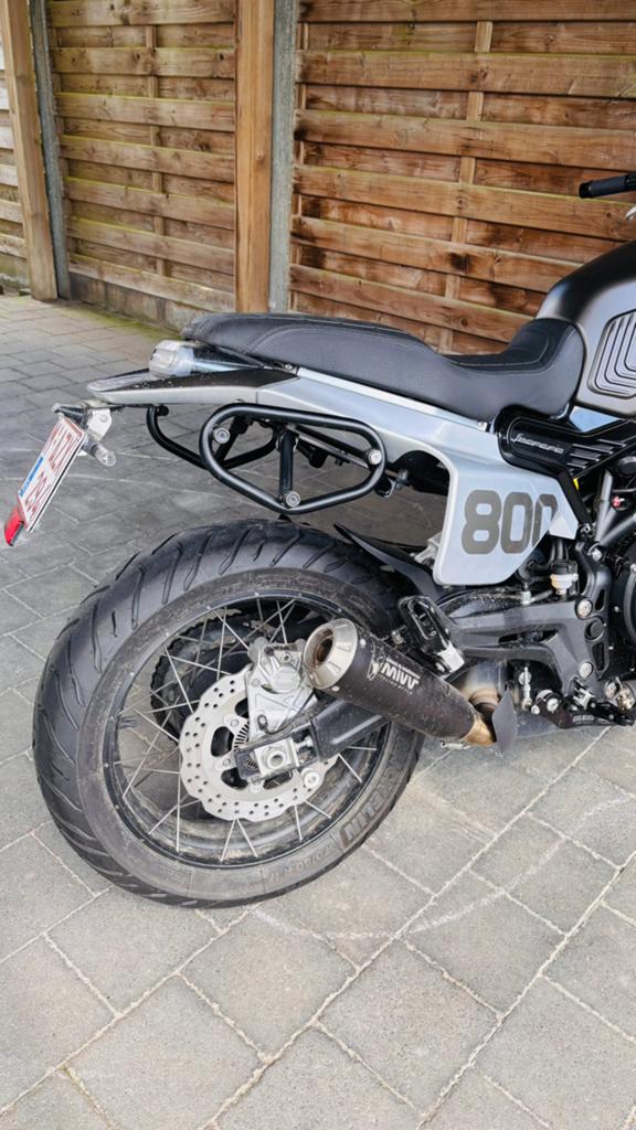 SW Motech SLC zijdragers voor Benelli Leoncino 800, Motos, Enlèvement, Comme neuf