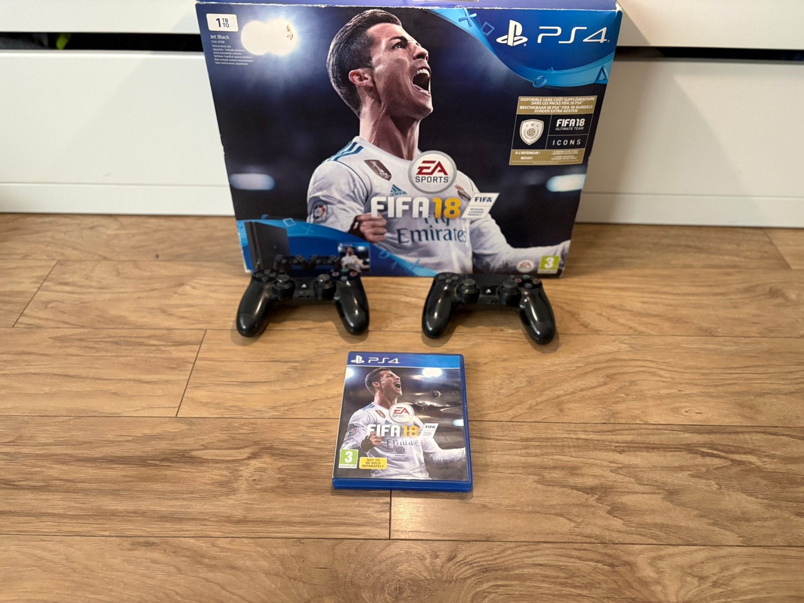 PlayStation 4 + 2 controllers +Fifa 18, Games en Spelcomputers, Ophalen, Zo goed als nieuw