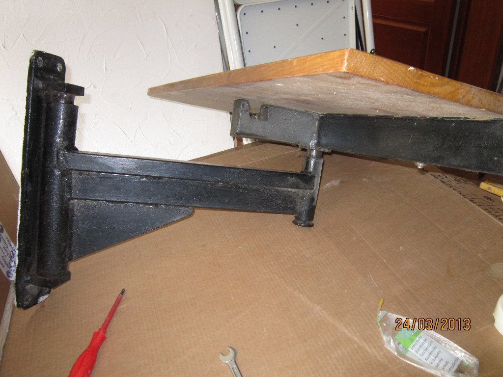 Solide support tv en fer noir et plaque de chêne. Adam D, Enlèvement, Utilisé