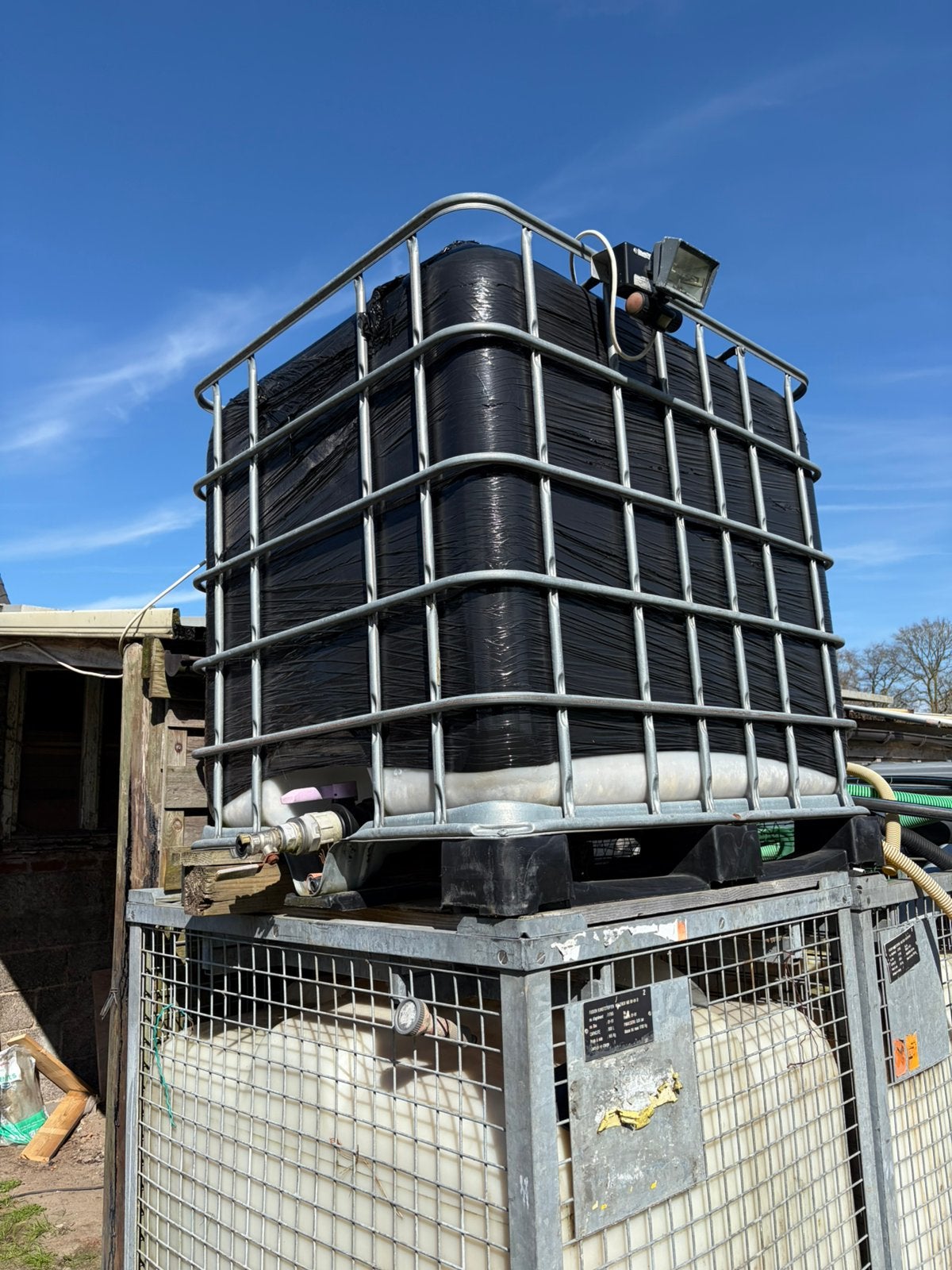 3x 1000l ibc water vaten/ tonnen met kraan op pvc pallet, Ophalen, Zo goed als nieuw