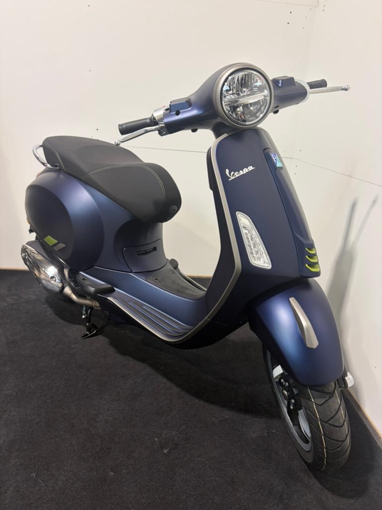 Vespa Primavera Tech 125, Livres, Essais, Chroniques & Interviews, Enlèvement ou Envoi, Neuf