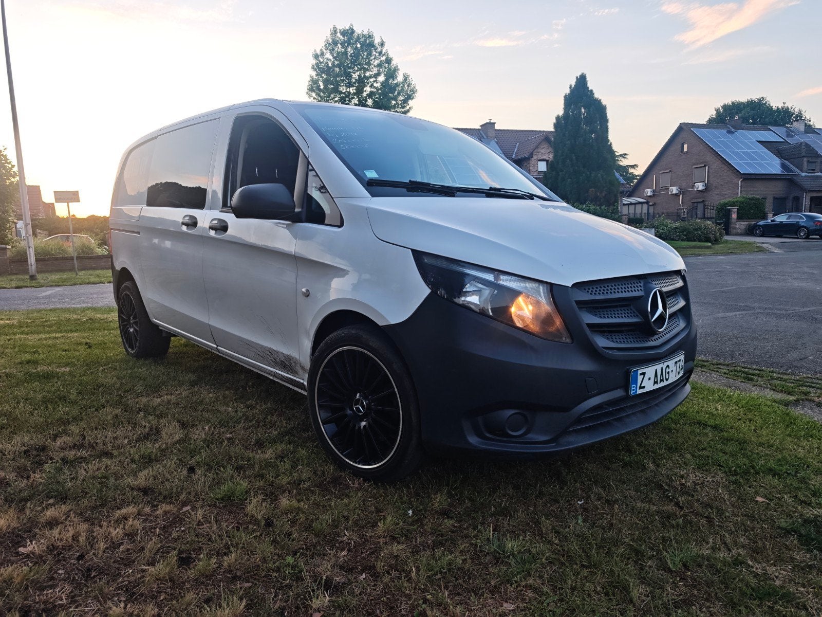 Mercedes Vito light cargo d'ici 2016 avec 208 000 km, Entreprise, 2 places, Boîte manuelle, Noir