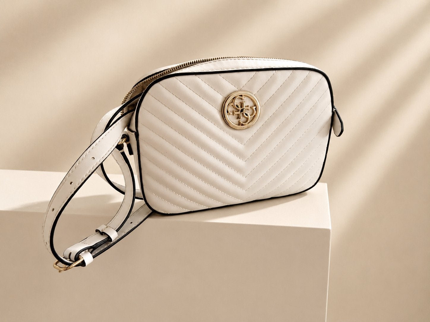 GUESS crossbody tas – wit – zo goed als nieuw, Ophalen, Zo goed als nieuw, Wit