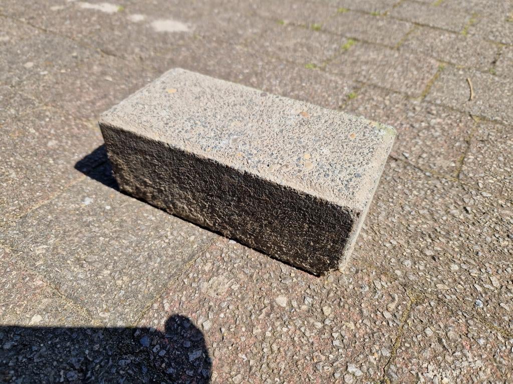 Gezocht +/- 25 m² BETONKLINKERS 21x10,5x8, Doe-het-zelf en Bouw, Plinten en Afwerking, Ophalen