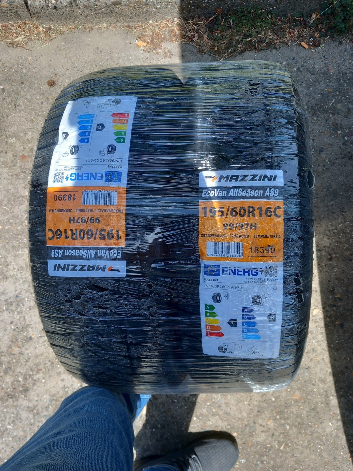 2 nieuwe auto banden 120 euro  voor 2 banden, Auto-onderdelen, Banden en Velgen, 16 inch, Vrachtwagen, Nieuw, Ophalen of Verzenden