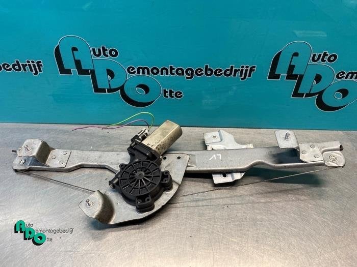 Ruitmechaniek 4Deurs links-voor van een Dacia Sandero (Sande, Dacia, Gebruikt, -, -