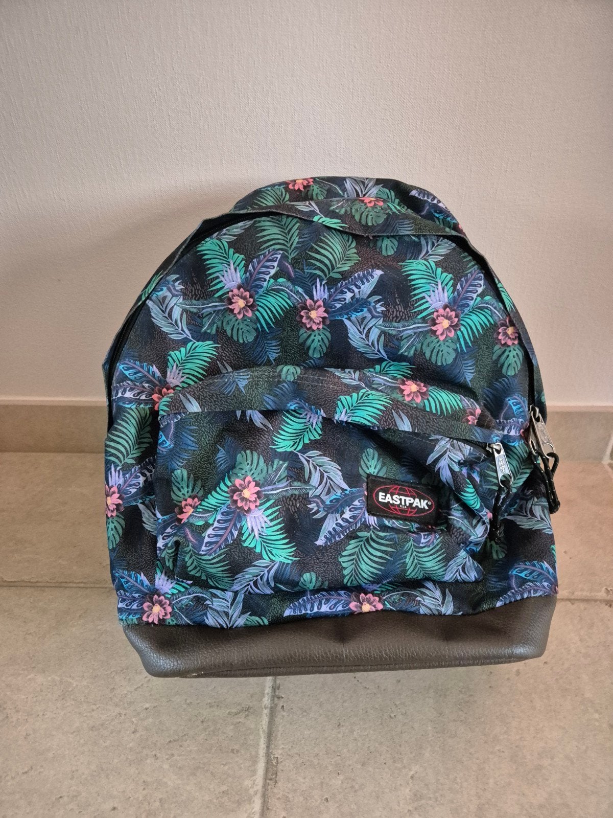 Eastpak rugzak met bloemen motief, Handtassen en Accessoires, Tassen | Rugtassen, Ophalen, Eastpak