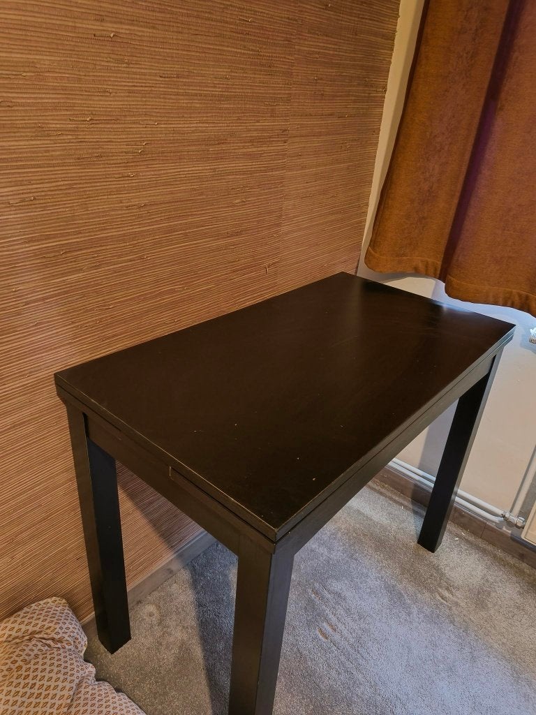 Table noir extensible IKEA, Quatre personnes, 50 à 100 cm, Carré, Enlèvement