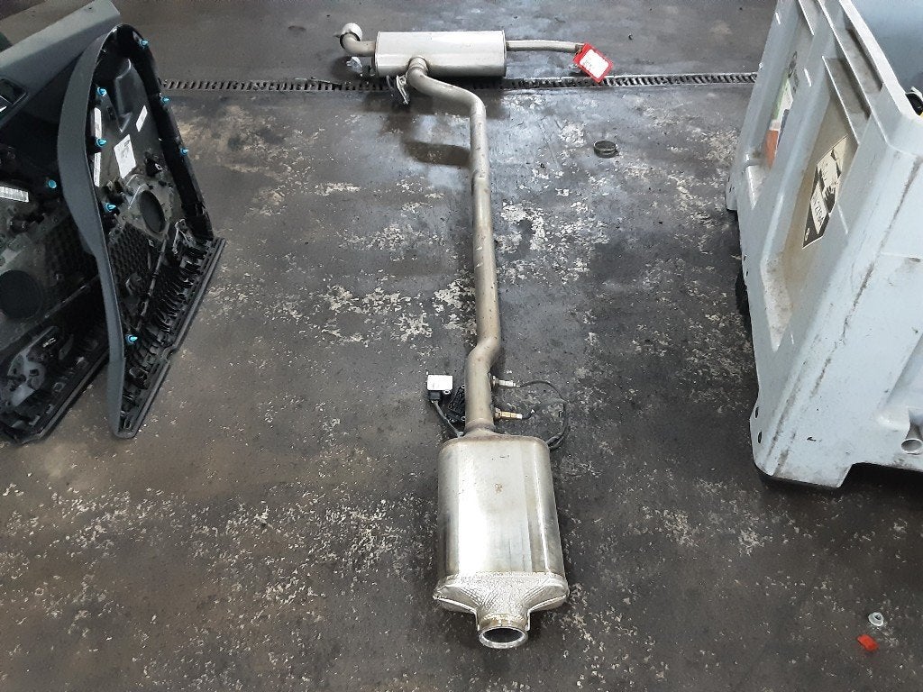 UITLAAT COMPLEET BMW 1 serie (F40) (01-2019/-) (859348301), Gebruikt, Mevr. I. Hauben, BMW, Rue de l'Espoir 34 34
4030  GRIVEGNÉE, BE